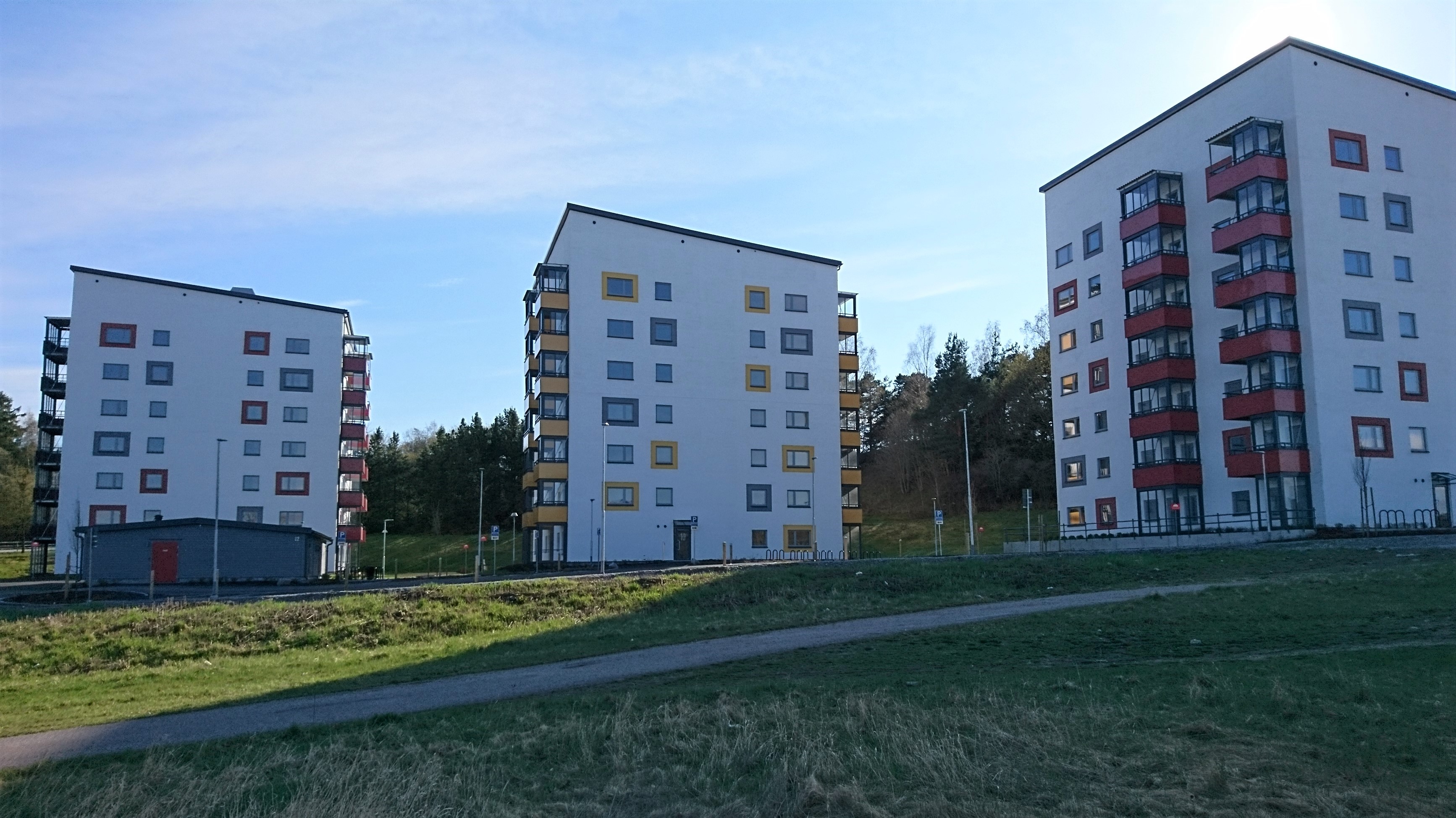 Fortfarande tomma spökhus i Märsta port | Vänsterpartiet ...